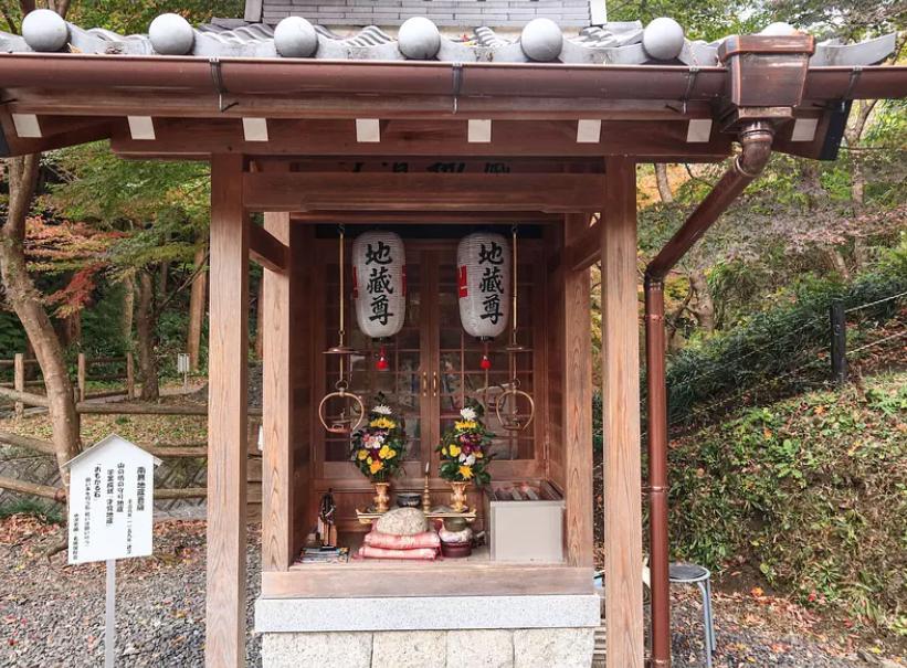 水沢もみじ谷　地蔵尊